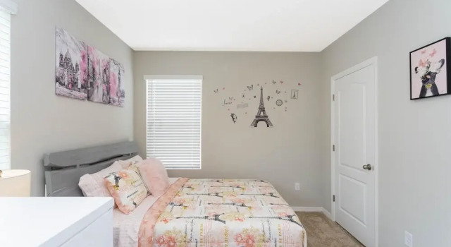 Gorgeous 6 Bd w/ Pool Close to Disney @ Solterra Resort 7877, Забронировать Курортный отель Отели Давенпорт с парковкой, Парковка