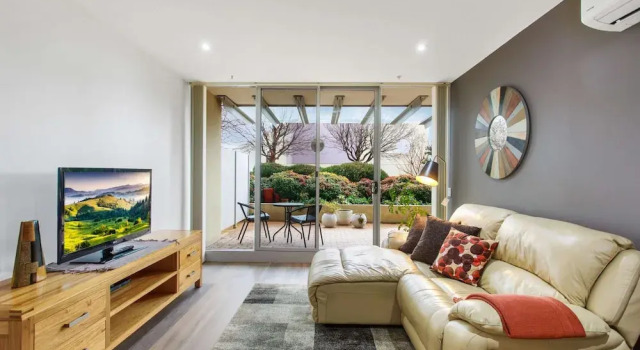Апартаменты Madecomfy Spacious Canberra Living With Courtyard