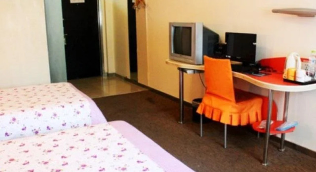 Motel 168 Zhenjiang North Road, Prenota Motel Hotel a Shandong con parcheggio, Parcheggio