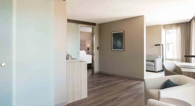 Люкс c 1 комнатой AC Hotel by Marriott Boston Cleveland Circle