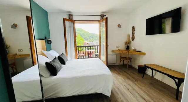Двухместный номер Standard с балконом Hôtel les Chaumettes