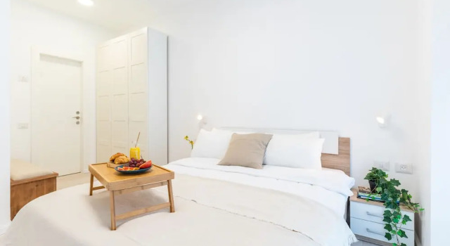 Апартаменты MAMAD - Sunlit Urban Escape with Balcony by Sea N Rent