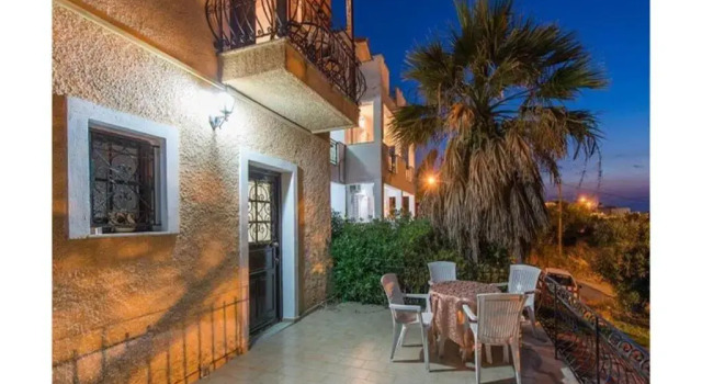 Yiannis Studio 5