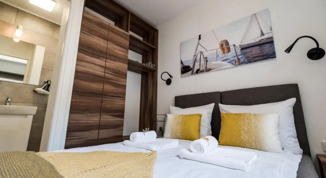 Mobile Home Pirovac 34, Забронировать Отель Отели Пировац с парковкой, Парковка