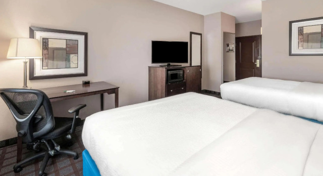 Четырёхместный номер Standard La Quinta by Wyndham Bozeman