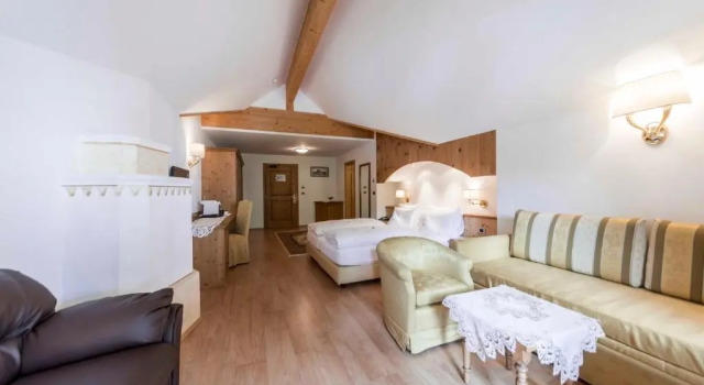 Hotel Miravalle, Забронировать Отель Отели и гостиницы Сельва-ди-Валь-Гардена, рядом с Подъемник 29 Чампиной 2254м, Отель