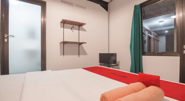 RedDoorz @ Rumah Kiboku, Book Hotel Hotels in Bandung Kidul with Parking, Parking