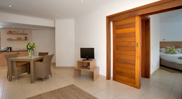 Limoni Luxury Suites