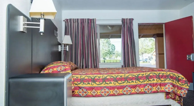 Номер Comfort Travelers Rest Motel