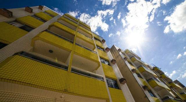 Apto 22E ar condicionado e ventilador, 2 quartos, churrasqueira, elevador e piscina