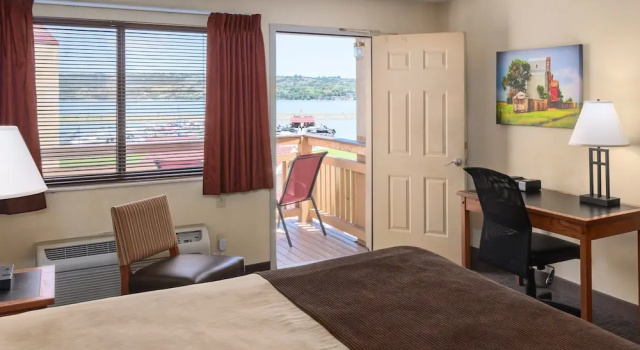 Двухместный номер Standard с видом на реку Cedar Shore Resort