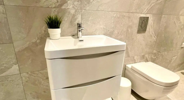 Апартаменты Stunning & Stylish 2 Bedroom Apartment! - 5 Minute Walk to the Best Beach! - Great Location - FREE Parking - Netflix - Fast WiFi - Smart TV - Newly decorated - sleeps up to 4! Close to Bournemouth & Poole Town Centre & Sandbanks
