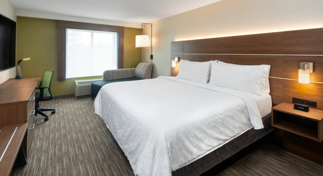 Двухместный люкс Holiday Inn Express & Suites Halifax Airport by IHG