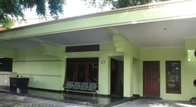 RedDoorz near Balai Kota Surabaya, Boek Hotel Surabaya East Java, in de buurt van Gelora 10 November Stadium