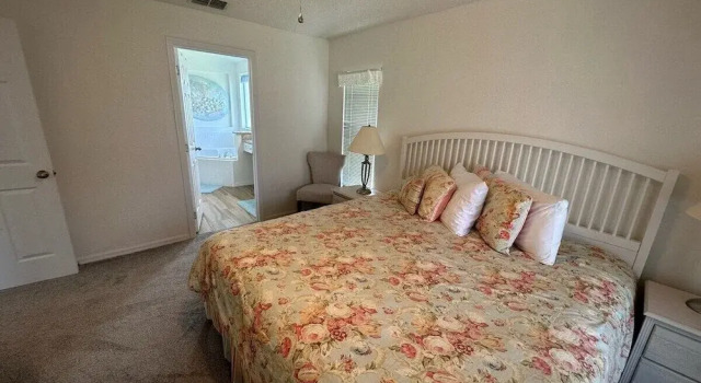 Updated Pool Villa - Southern Dunes, Забронировать Вилла Отели Lakeland - Winter Haven с парковкой, Парковка
