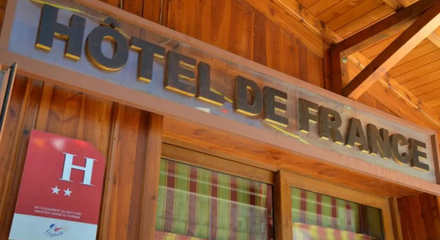 Hôtel de France, Prenota Hotel Hotel a Alvernia con parcheggio, Parcheggio