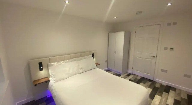 Stunning Truro 1-bed - Sleeps 2 & Parking