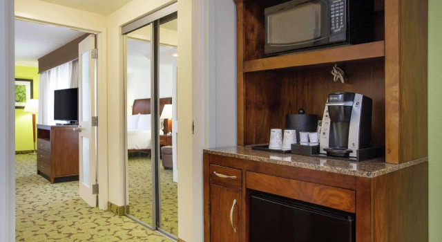 Четырёхместный номер Standard Hilton Garden Inn Omaha Downtown-Old Market Area
