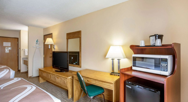 Четырёхместный номер Standard Quality Inn - Storm Lake