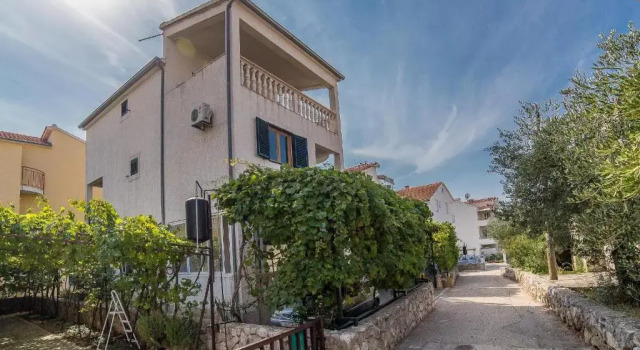 Gulin Apartments