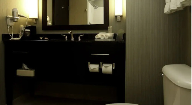 Четырёхместный номер Standard Holiday Inn Express & Suites Marion Northeast by IHG