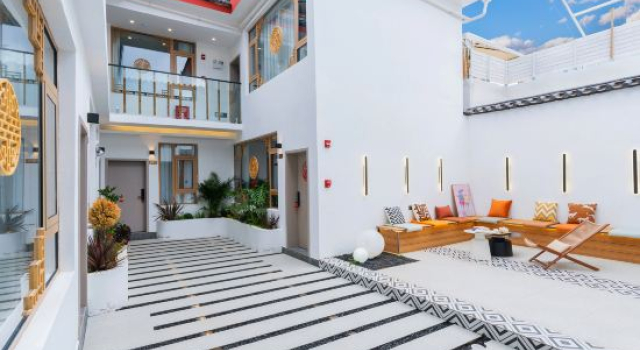 North House View - admiring Homestay (Dashuiche Store), Забронировать Отель Отели Лицзян с парковкой, рядом с Улица Сквер-стрит Древнего города Даянь, Парковка