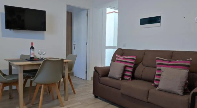Коттедж CASA PIRÁMIDE 3. Terraza WiFi y Parking Privado