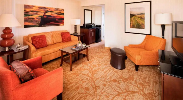 Четырёхместный номер Standard Minneapolis Marriott Northwest Hotel & Conference Center