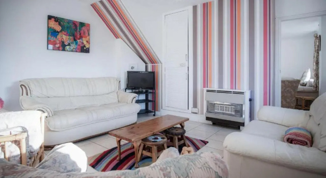 Maytree Cottage - 4 Bedroom Holiday Home - Tenby, Забронировать Дом для отпуска Виллы Тенби, рядом с Laston House, Вилла