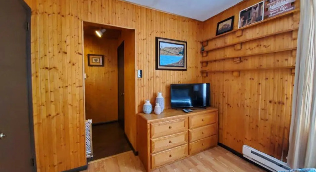 Chalet renovated Near Casino, Camelback , Kalahari 4bdrms firepit hot tub game room, Buchen Sie Chalet Mount Pocono Camelback