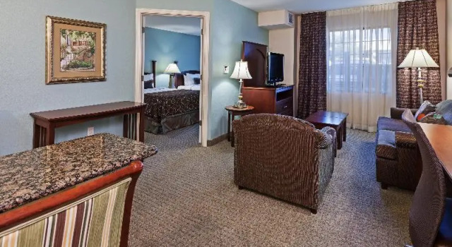 Номер Standard Staybridge Suites Northwest near Six Flags Fiesta
