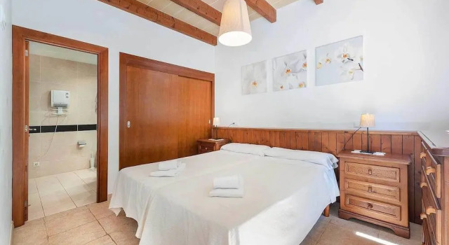 Holiday Home Villa Alexandria Cala Sant Vicenç by Interhome, Rezerwuj Willa Hotele w Majorka z parkingiem, Parking