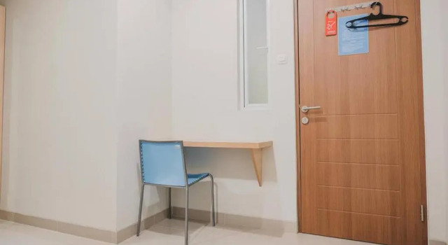 Полулюкс RedDoorz Plus near Soekarno Hatta Airport Taman Mahkota