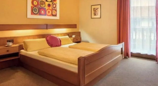 Двухместный номер Economy с балконом и с видом на горы Hotel Zur Post