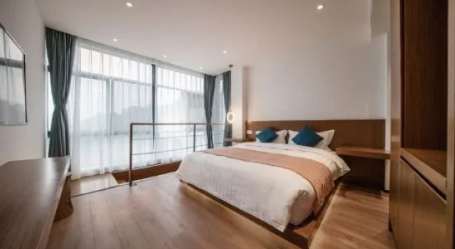 Семейный люкс с 4 комнатами с видом на горы Dujiangyan Shili Mountain Jing Private Tang Hot Spring Resort Hotel (Qingchengshan Branch)