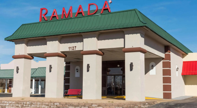 Ramada Mountain Home, Varaa Hotelli Mountain Home 