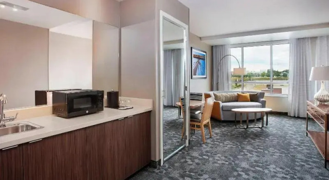 Полулюкс с красивым видом из окна Courtyard by Marriott Erie Bayfront