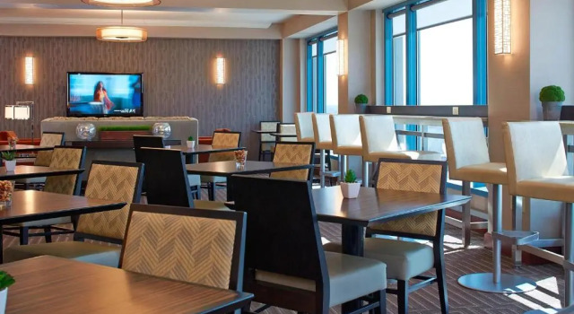 Четырёхместный номер Standard Milwaukee Marriott West