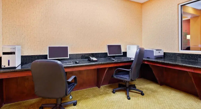 Holiday Inn Express & Suites Malvern, An Ihg, Забронировать Отель Отели Малверн с завтраком, рядом с Колледж Уачитас, Завтраки