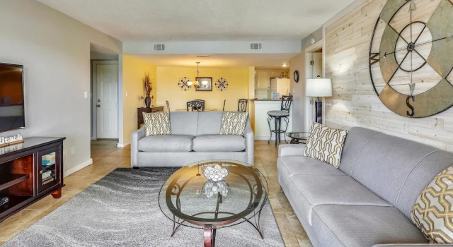 Land's End 208 Building 1 Bay Views / Updated 2 Bdrm Condo!