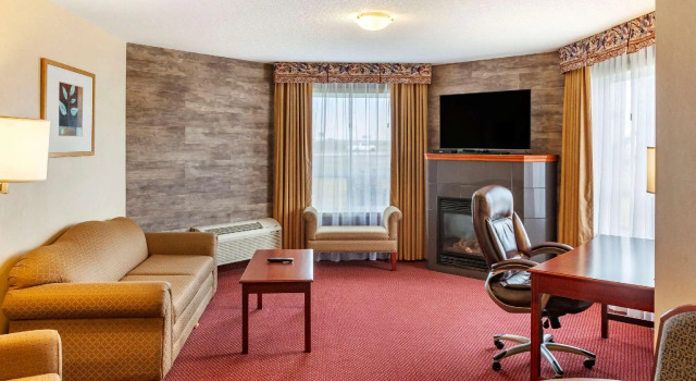 Двухместный люкс Quality Inn & Suites Edmonton International Airport