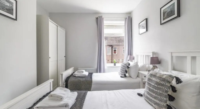 East House-sleeps 5-pet Friendly-garden-parking