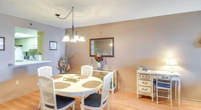 Апартаменты Coastal Condo w/ Balcony: Walk to Madeira Beach!