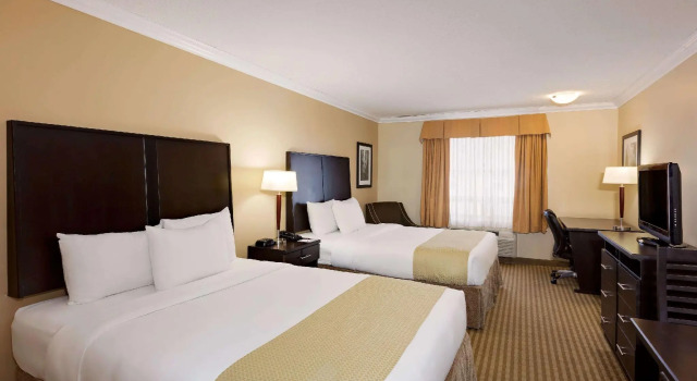 Standart dört kişilik oda Ramada Cold Lake