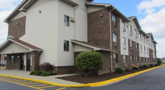 American Inn Suites Detroit Metro Airport, Varaa Hotelli Romulus Detroit Metropolitan Area