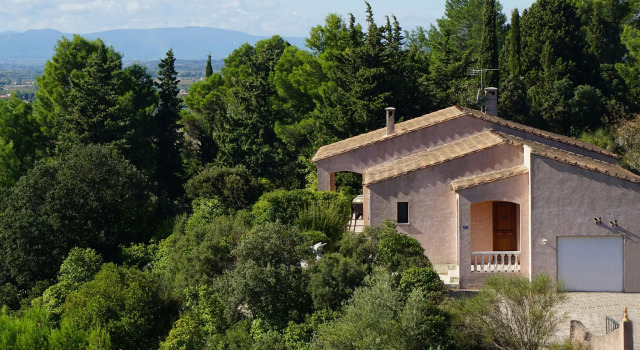 Villa with 3 suites, swimming pool, phenomenal view, walking distance restaurant, Rezerwuj Willa Oupia Hérault