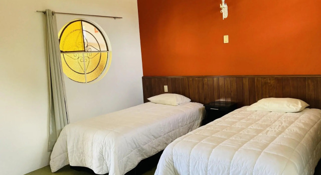 Hotel Ojo de Agua, Book Hotel Ciudad Hidalgo Michoacan