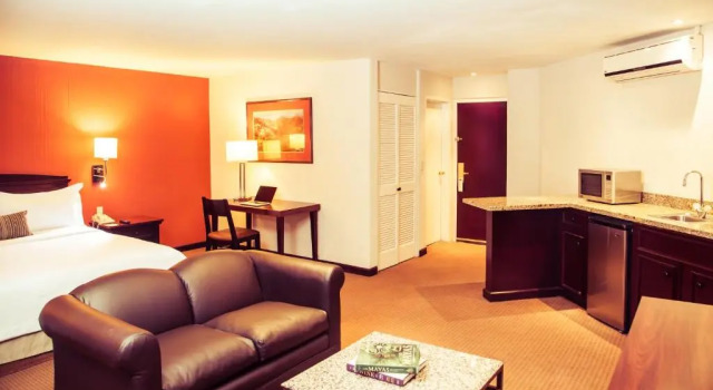 Полулюкс Hilton Garden Inn Tijuana Airport