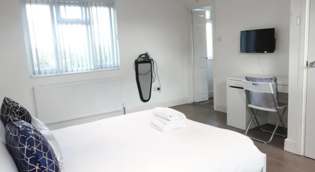 Трёхместный номер Comfort Private Bathroom Rooms- Near Heathrow - Near Shops