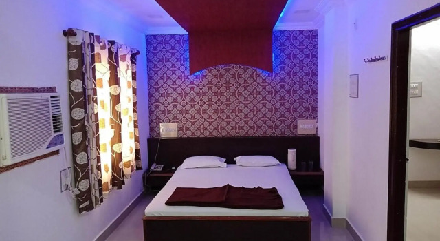 Hotel Sahara Palace, Забронировать Отель Бхудж штат Гуджарат, рядом с Shree Swaminarayan Temple